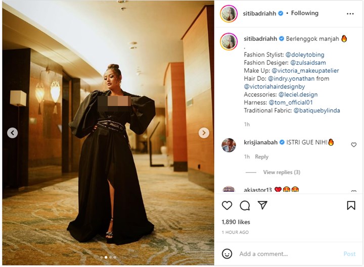 Siti Badriah Tampil Seksi