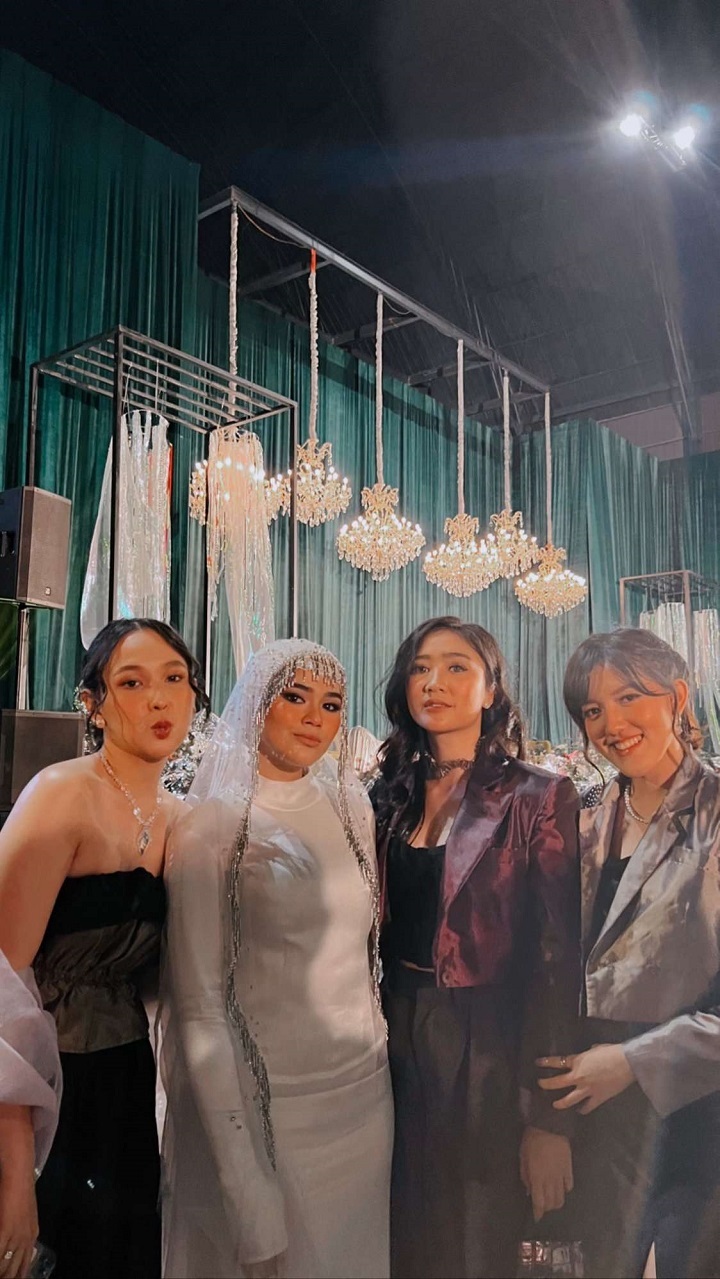 Momen Kompak Foto Berempat