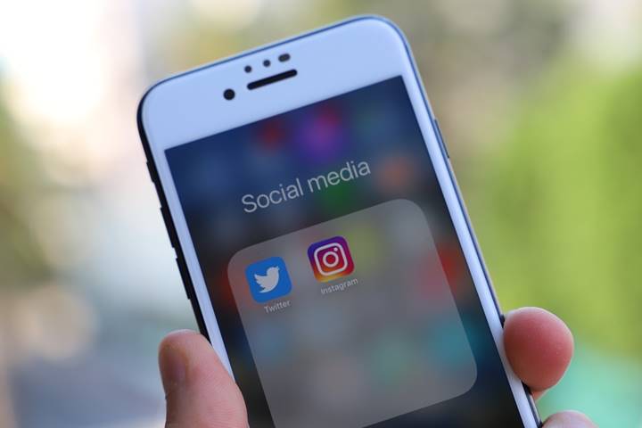 Enggan Memposting Hubungan Di Media Sosial