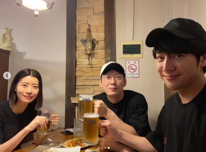 Minus Seo Ye Ji, Lee Sang Yeob Nongkrong Bareng Lawan Main di Drama \'Eve\'
