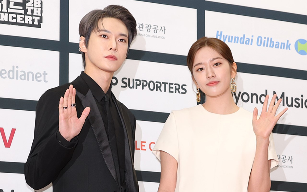 Doyoung NCT dan Ahn Yujin IVE Disuruh Lebih Dekat di Red Carpet Dream Concert 2022
