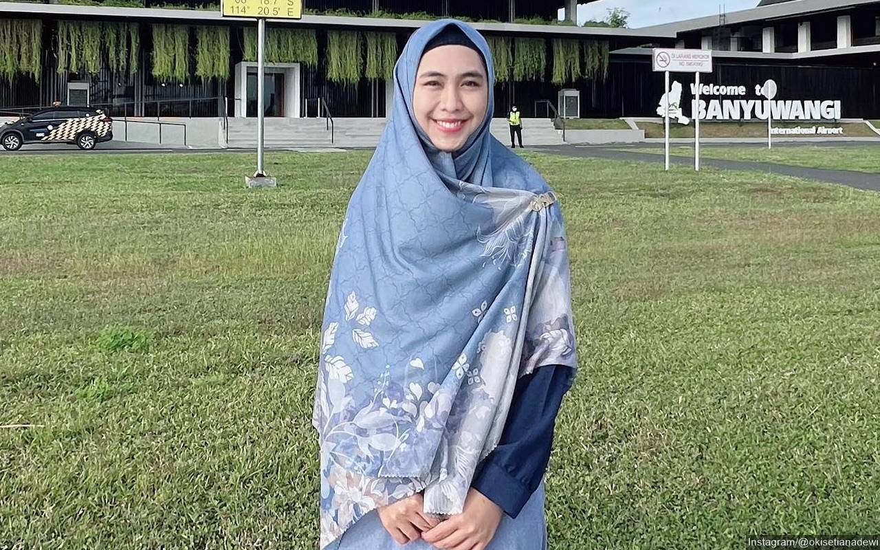 Oki Setiana Dewi Ngakak Lihat Sang Putra Ketiduran Saat Sujud, Ekspresi Dibangunkan Kelewat Gemas