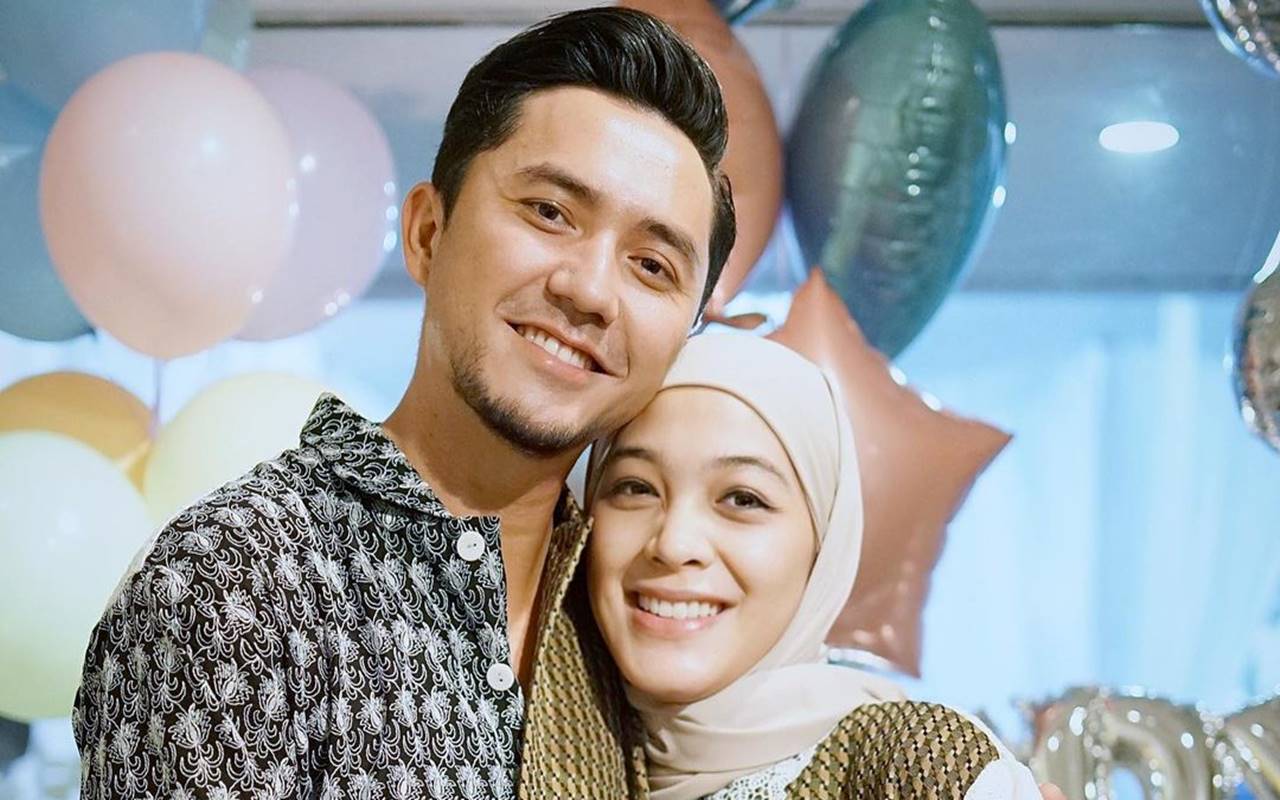 Usung Konsep 10 Tahun Lalu Untuk Foto Keluarga, Perubahan Hidup Omesh dan Dian Ayu Bikin Salut