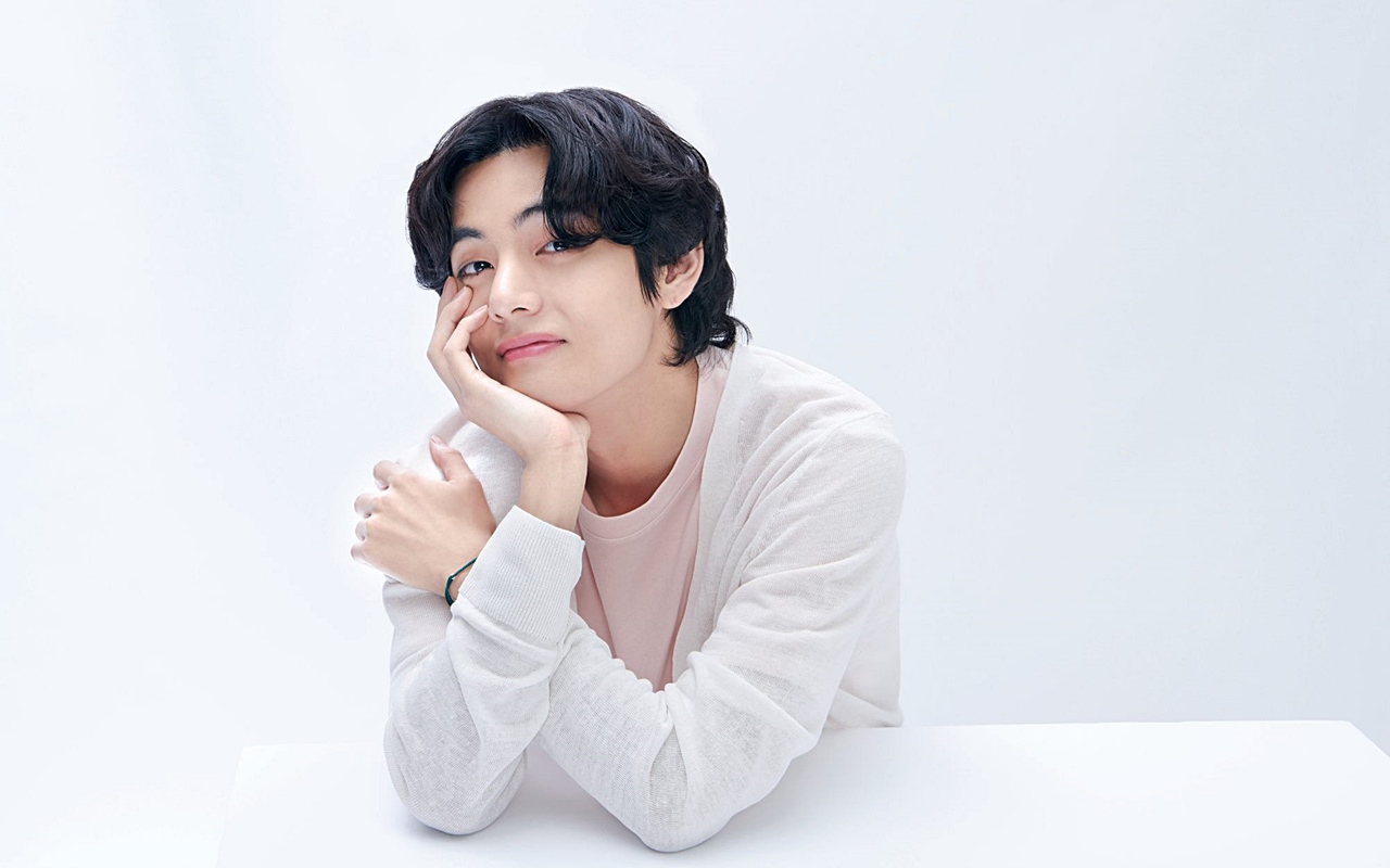 V BTS Tanggapi Foto Telanjang Dadanya Yang Buat Gempar Fans