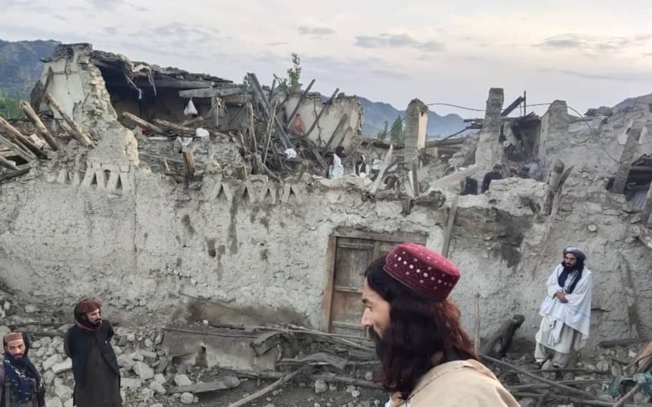 Afghanistan Dihantam Gempa Bumi Magnitudo 6,1, Ratusan Orang Meninggal Dunia
