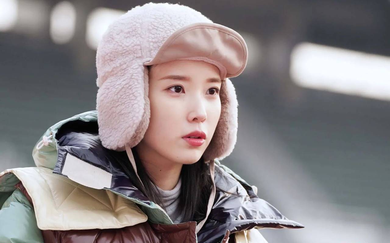 Tak Sadar 'Terkenal', IU Terkejut Jumpai Banyak Fans Turut Hadir di Prancis