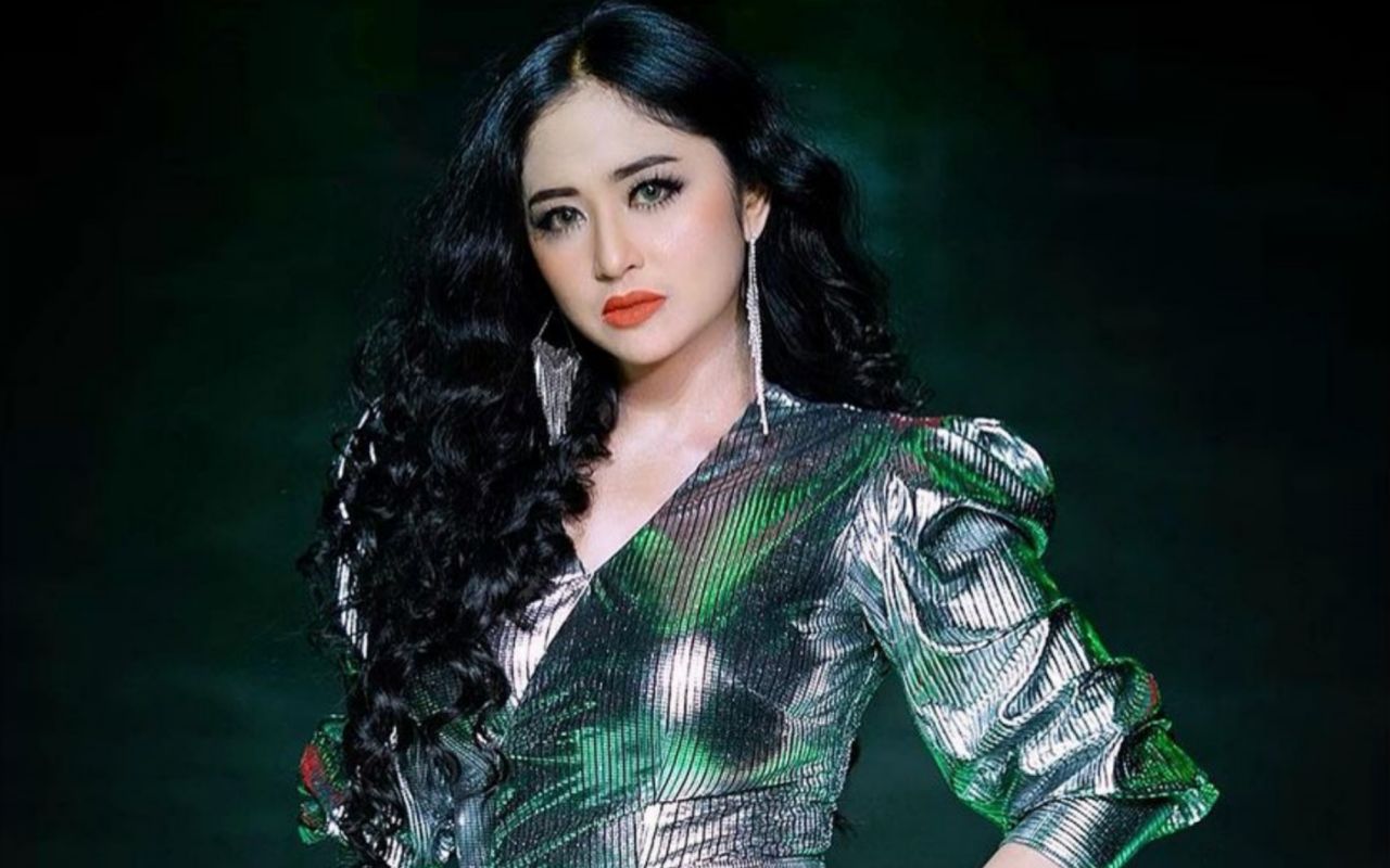 Menohok, Dewi Persik Jawab Soal Rumah Tangganya Disebut Sudah Pernah Diramal Bakal Bubar