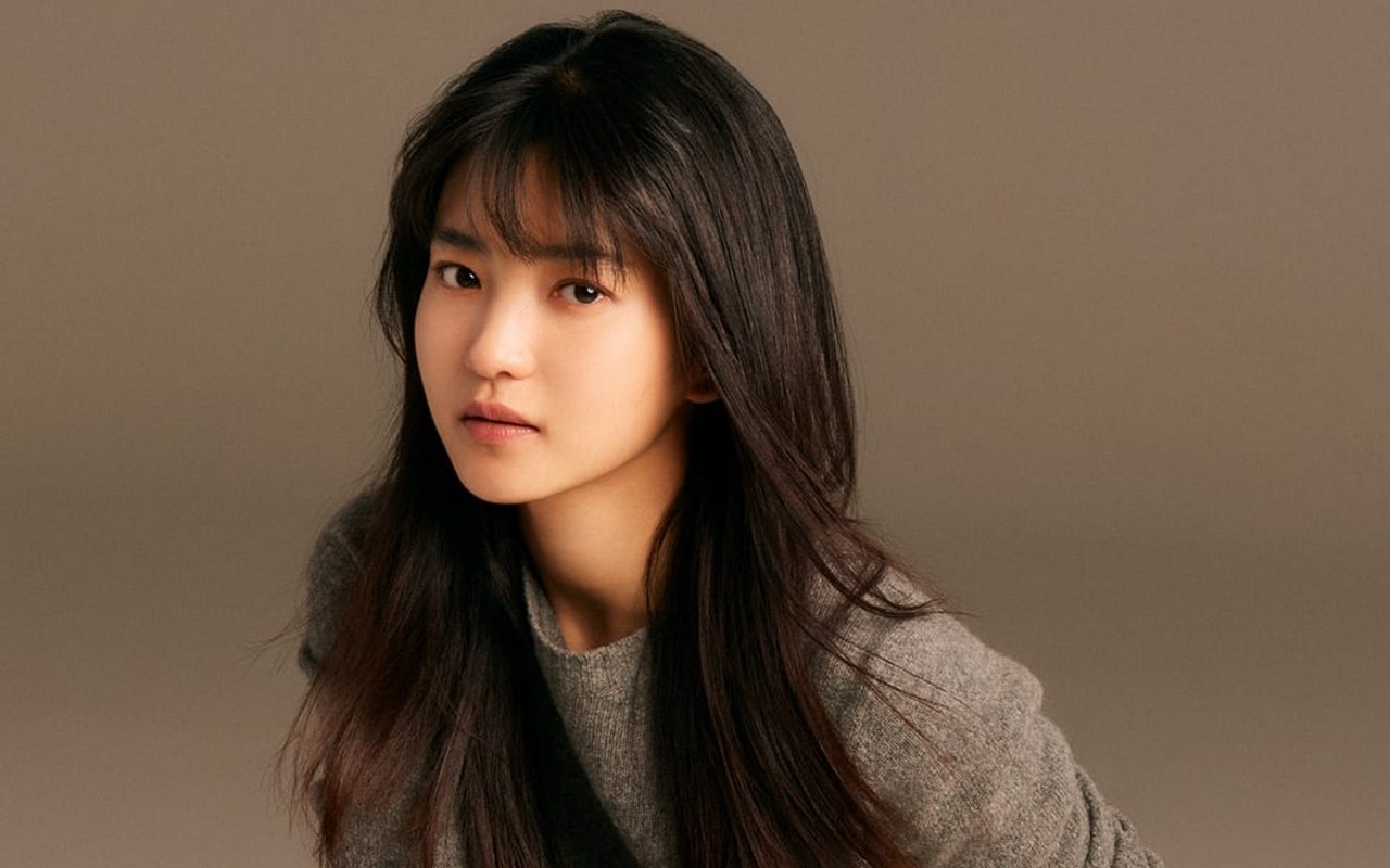 Gagal Move On dari Peran di '2521', Kim Tae Ri Pakai Barang Na Hee Do