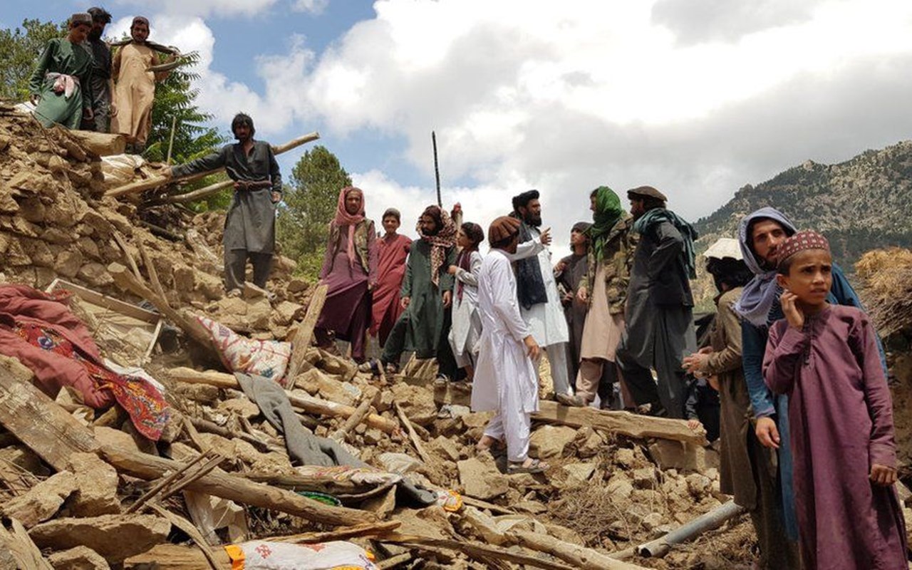 Bantuan Gempa Afghanistan Terancam Terhambat, Penyelamat-Korban Gali Puing-puing Dengan Tangan