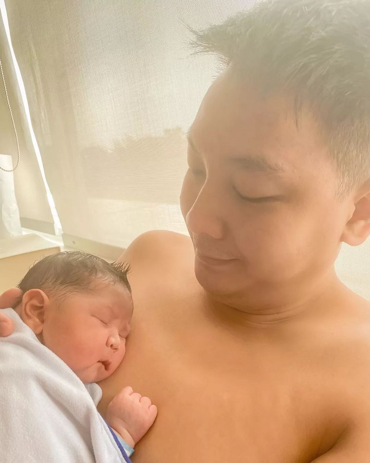 <i>Skin to Skin</i> dengan Ayah