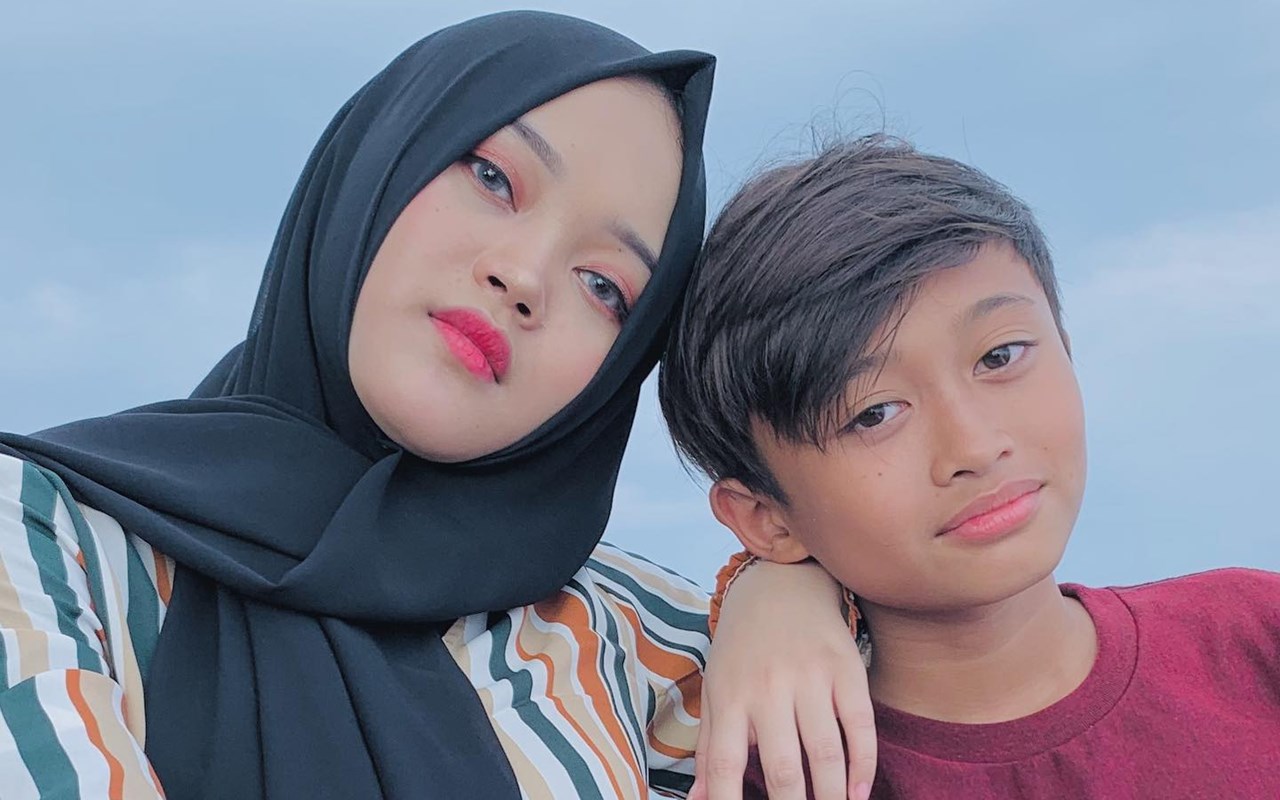Putri Delina Masih Dapat Banyak Hujatan, Reaksi Rizwan Tampak Berkaca-kaca Jadi Sorotan