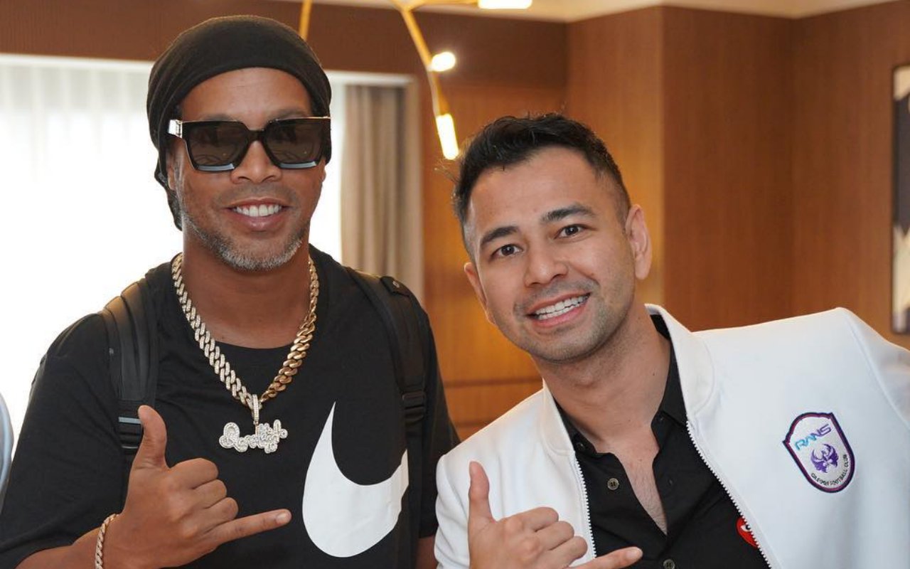 Bikin Heboh, Raffi Ahmad Sambut Kedatangan Ronaldinho di Indonesia