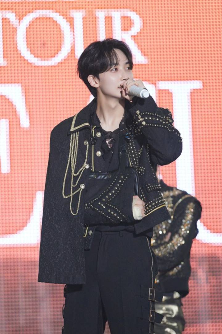 Lagi Cedera Tangan, Jeonghan SEVENTEEN Tetap Tampil Asyik di Panggung Konser Tur \'Be The Sun\'