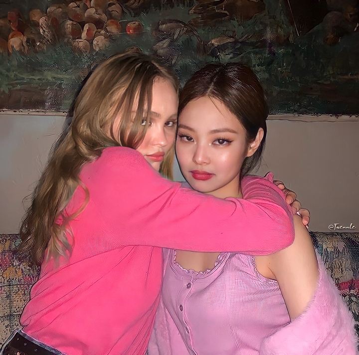 Potret Jennie BLACKPINK dan Anak Johnny Depp Bikin Ribut, Kenapa?