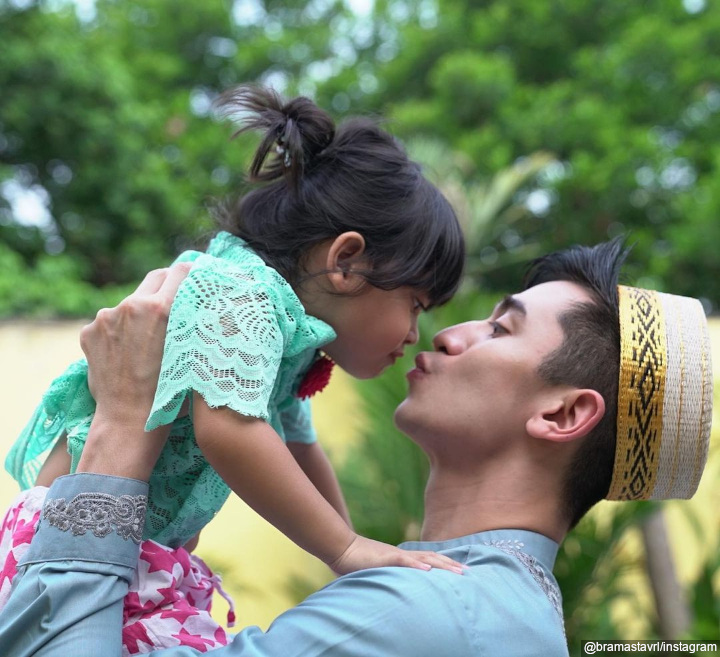 Tak Sungkan Untuk Skinship