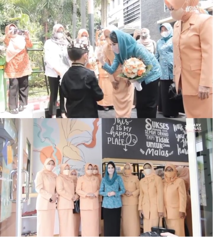 Momen Manis Saat Resmikan Taman Bermain Anak