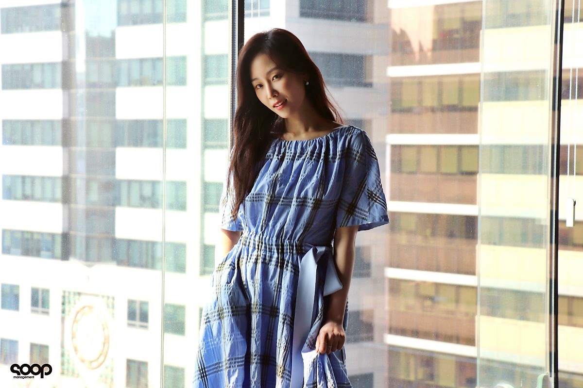 Seo Hyun Jin Bongkar Rahasia Kulit Mulusnya Yang Bersinar di 'Why Her'