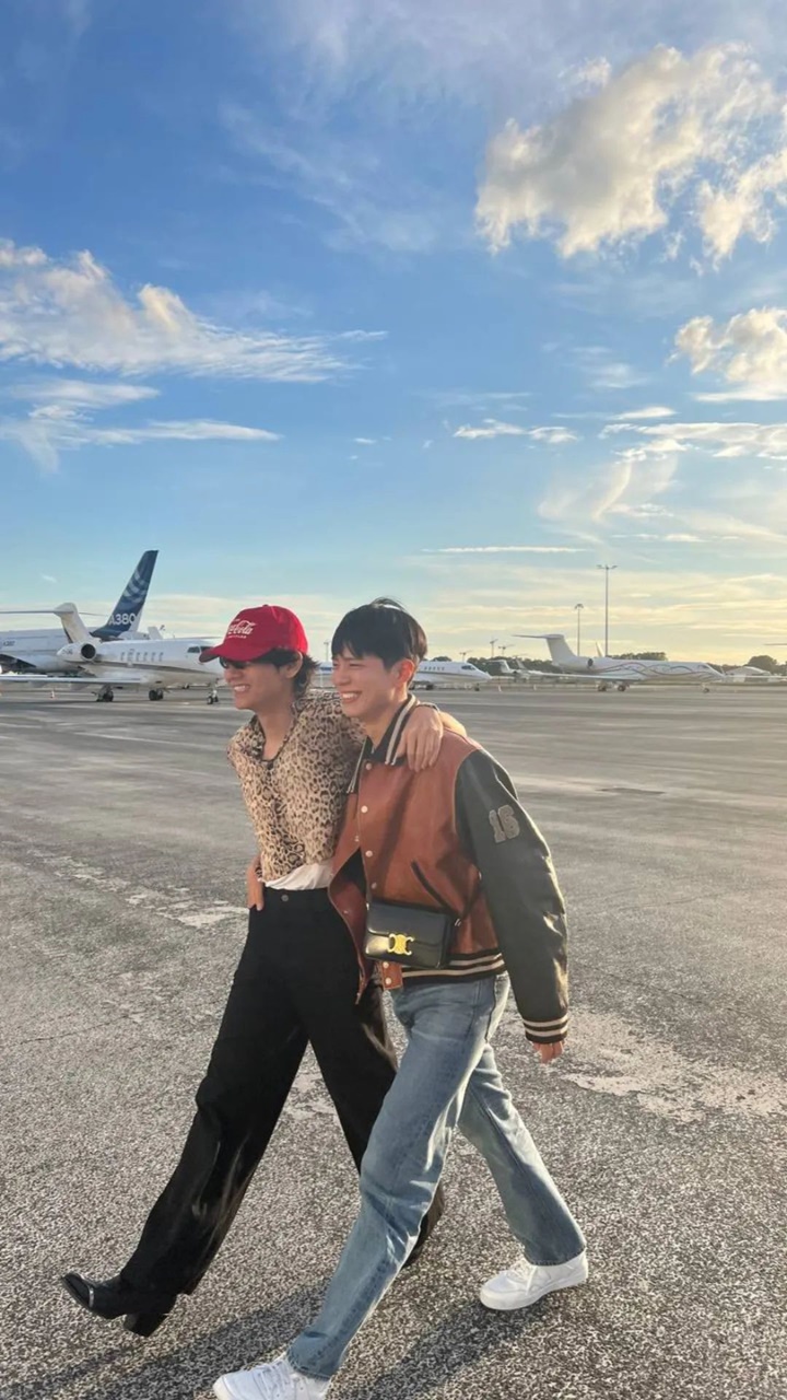 Pulang dari Paris, V BTS Akhirnya Posting Foto yang Ditunggu-Tunggu