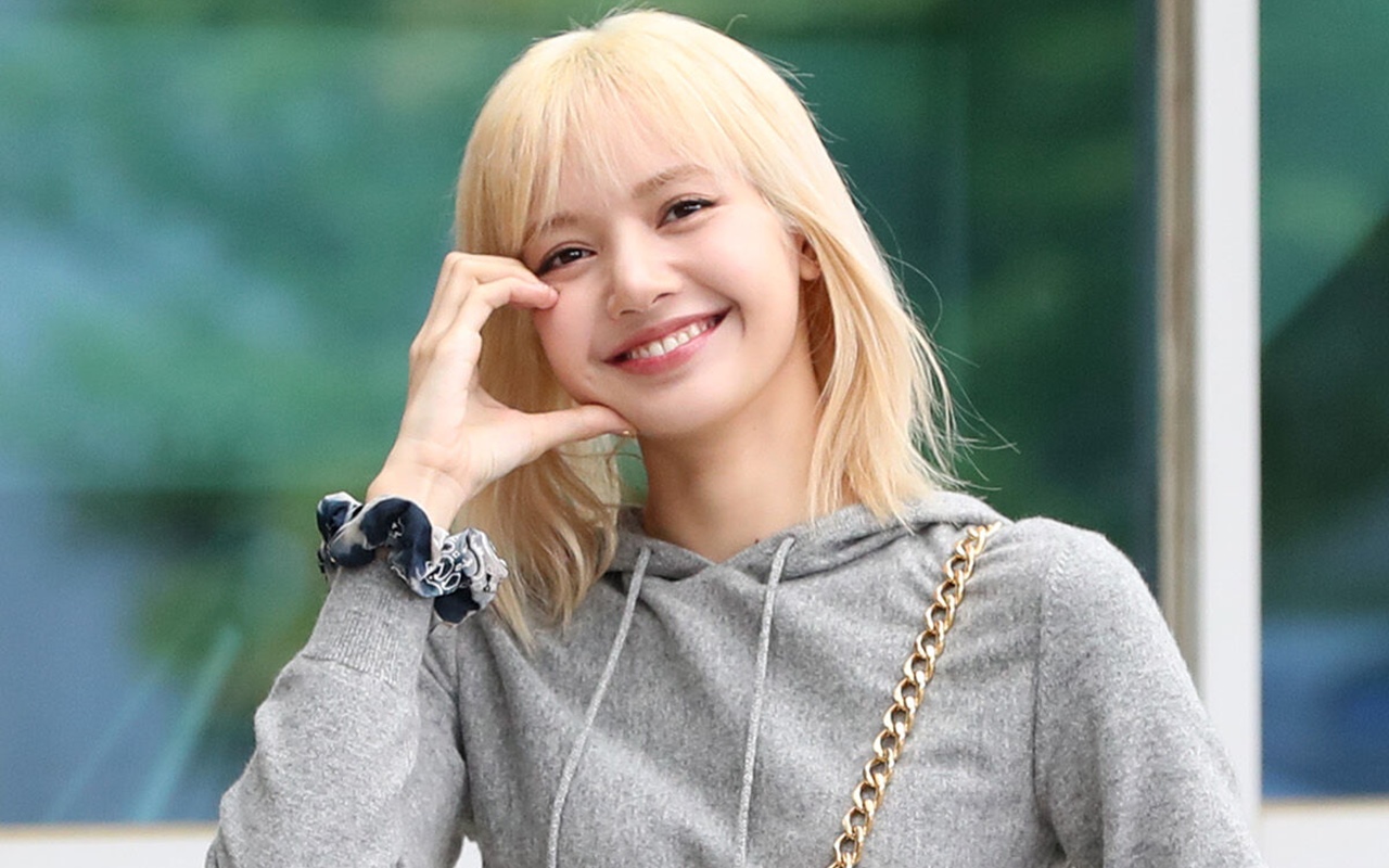 Bukan Orang Korea, Lisa BLACKPINK Dipuji Karena Lakukan Ini di Depan Awak Media