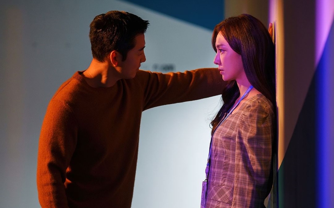 Yoon Kye Sang Mendadak Masuk RS, Kisah Cinta Seo Ji Hye di 'Kiss Sixth Sense' Bakal Sad Ending?