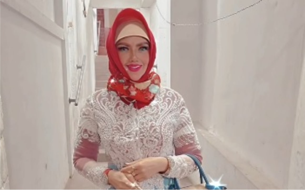 Barbie Kumalasari Bikin 'Gemas', Intip 7 Potret Selebriti dengan Gaya Hijab Unik