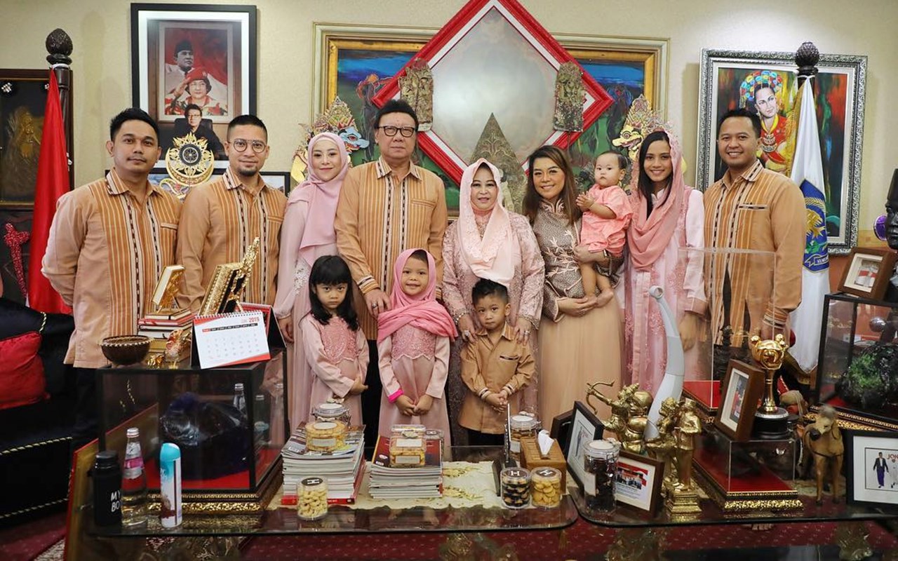 Family Man, 10 Kenangan Menpan RB Tjahjo Kumolo Bersama Keluarga Sebelum Tutup Usia