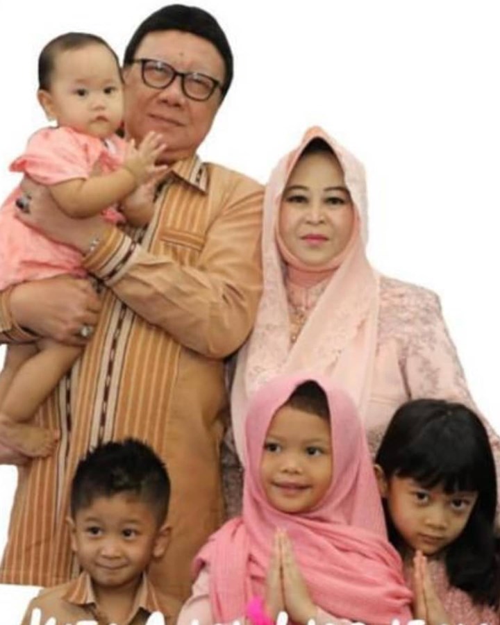 Momen Manis Bersama Cucu