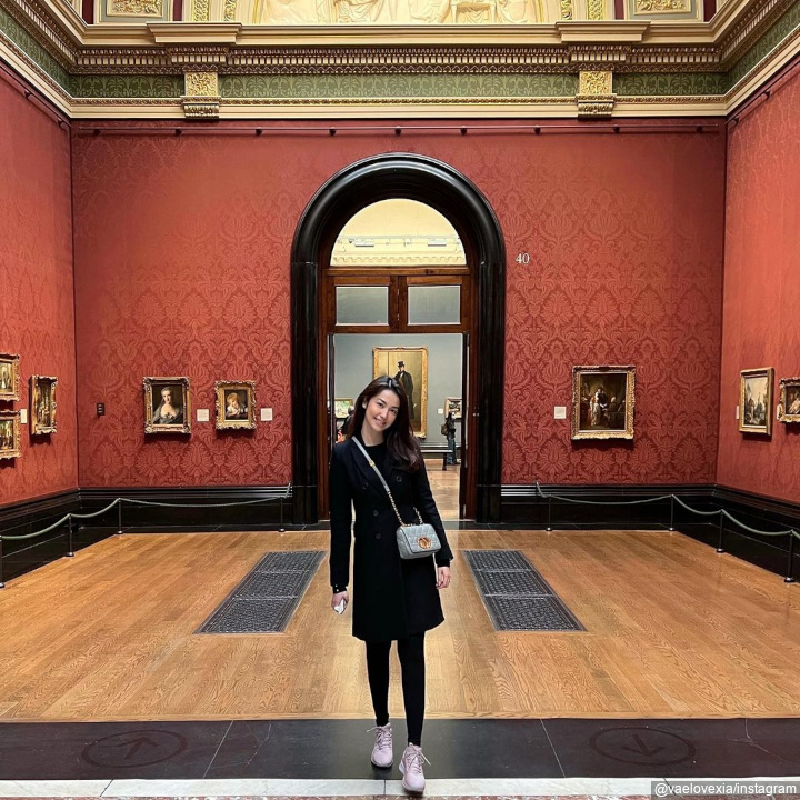 Pose Cantik Saat di London