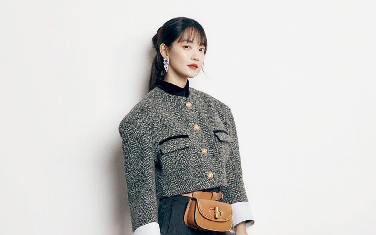 Shin Min A Bak Tak Berdosa di Pemotretan Terbaru, Riasan Hingga Fashion 'Minimalis' Curi Perhatian
