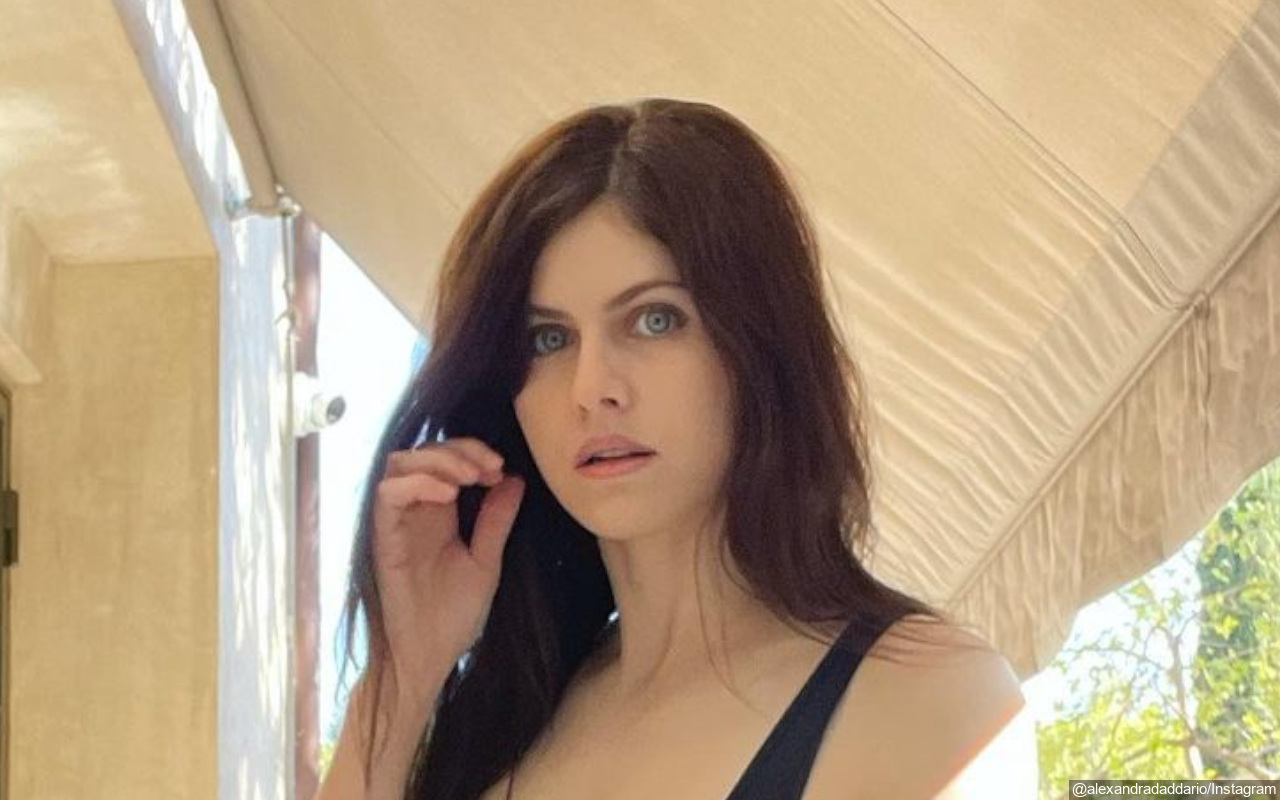 Selamat, Alexandra Daddario Akhirnya Resmi Menikah