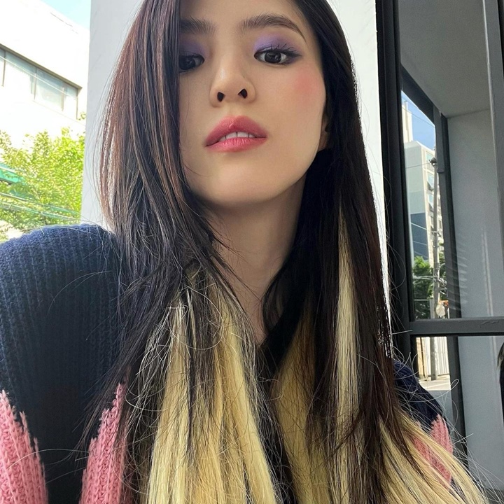 Riasan Han So Hee Cetar Pakai Eyeshadow Ungu Banjir Komentar Gombal