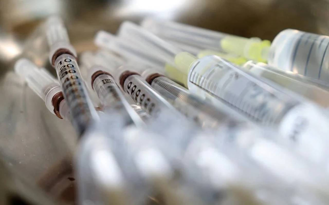 Menkes Sarankan Masyarakat Vaksin Rutin Jaga Imunitas dari COVID Pasca Pandemi: Beli Sendiri