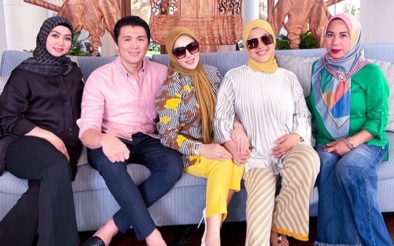 Kakak Syahrini Mendadak Masuk Akun Gosip, Sosok Putra Hafiz Quran Ikut Disorot?