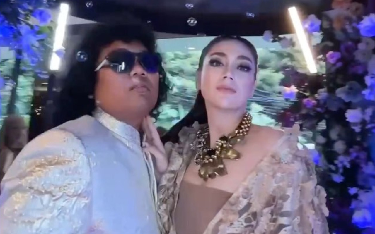 Marshel Widianto Dekap Erat Celine Evangelista Saat Tampil Pakai Kebaya Nikah:  Ada Amin Saudaraku?