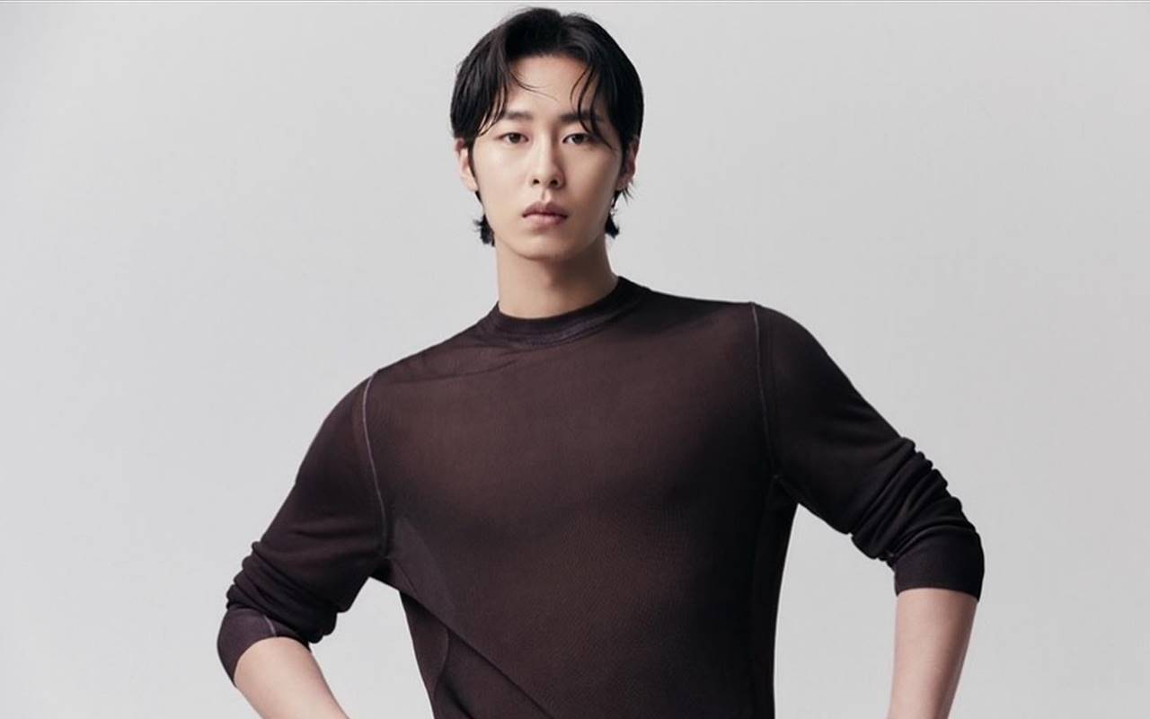 Lee Jae Wook Tak Gengsi Habiskan Waktu Luang Sendirian di Tempat Umum