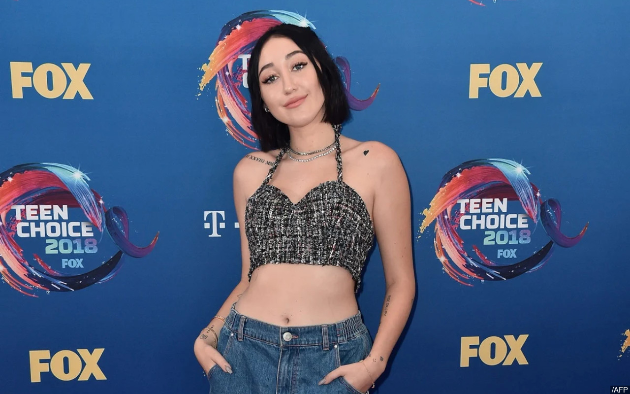 Cerita Noah Cyrus Kecanduaan Obat Xanax Karena Eks Pacar Sampai Tertidur Saat Live Wawancara