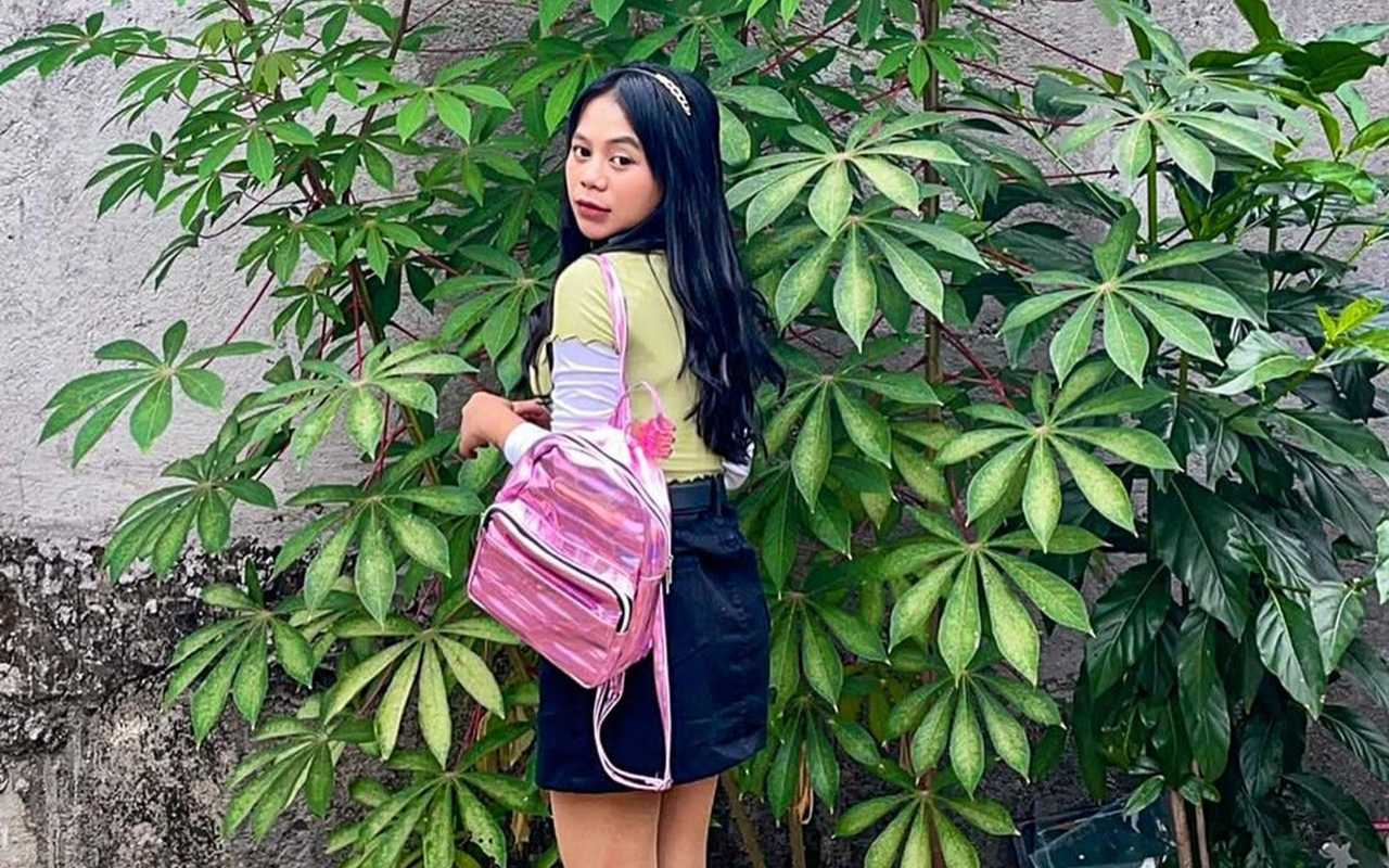 Posting Foto Umbar Belahan Dada, Cimoy Montok Ungkap Keinginan Jadi Model Majalah Dewasa?