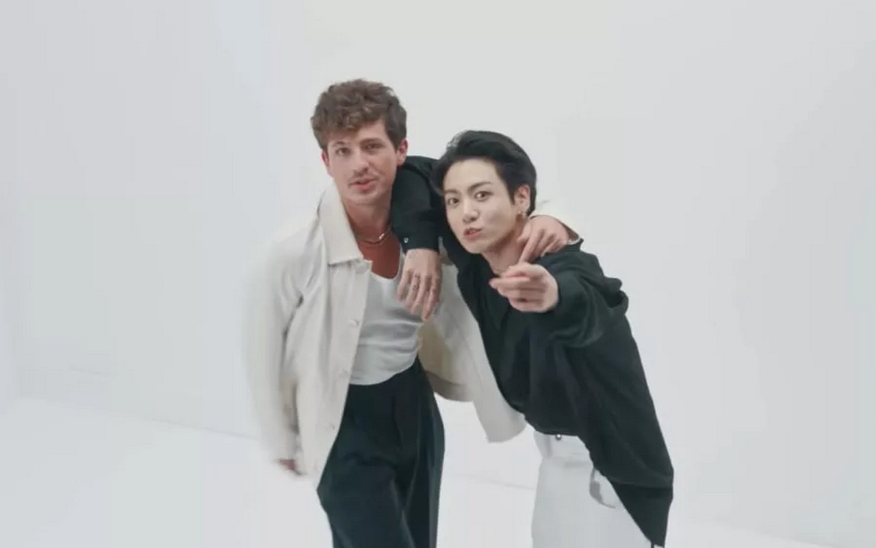 'Left and Right' Jungkook-Charlie Puth Sukses Debut di Billboard HOT 100 dan Global 200