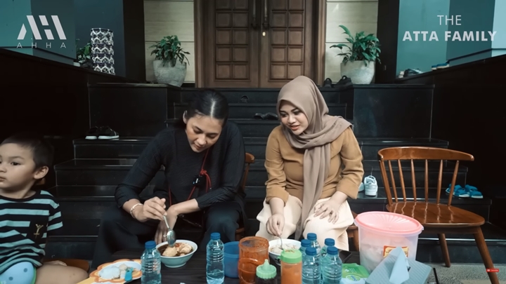 Makan Bakso Bersama
