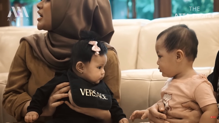 Ameena Coba Interaksi Dengan Kenzo