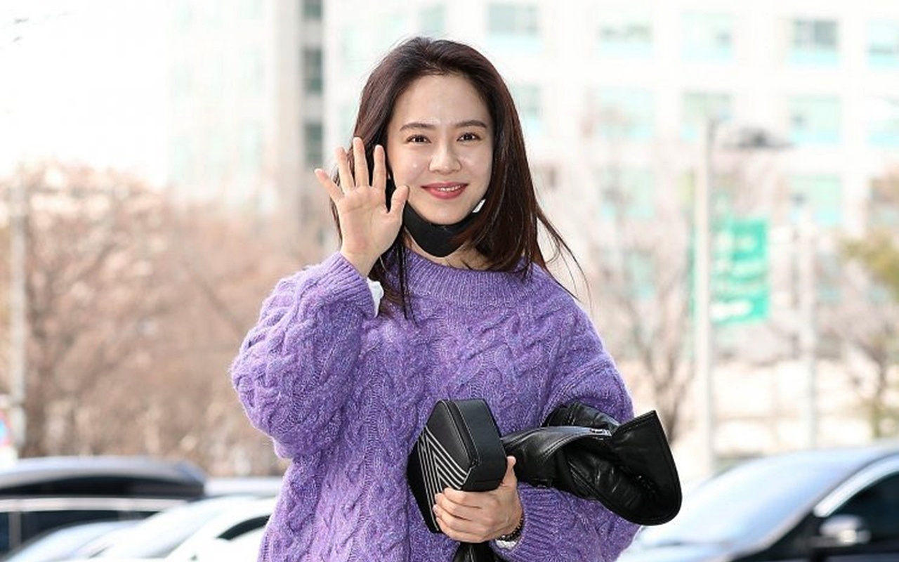 Song Ji Hyo Ceria Pamer Rambut Panjang Saat Liburan Buat Fans Bingung