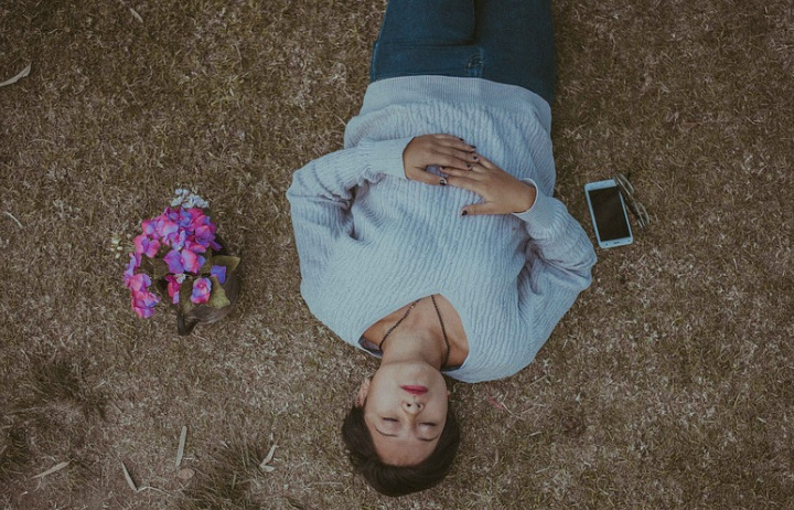 Sering Mengakses Media Sosial Sebelum Dan Sesudah Tidur