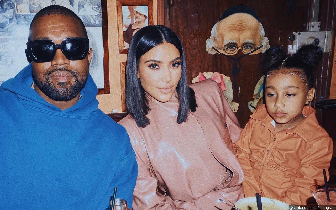 North West Putri Kim Kardashian Viral Usai Pakai Jaket Lawas Milik Kanye West Ke Paris Fashion Week