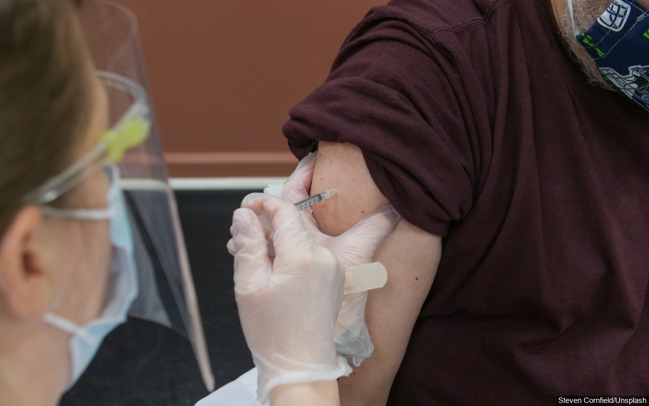 Vaksinasi Booster COVID-19 Jadi Syarat Perjalanan Dalam Negeri Mulai 17 Juli