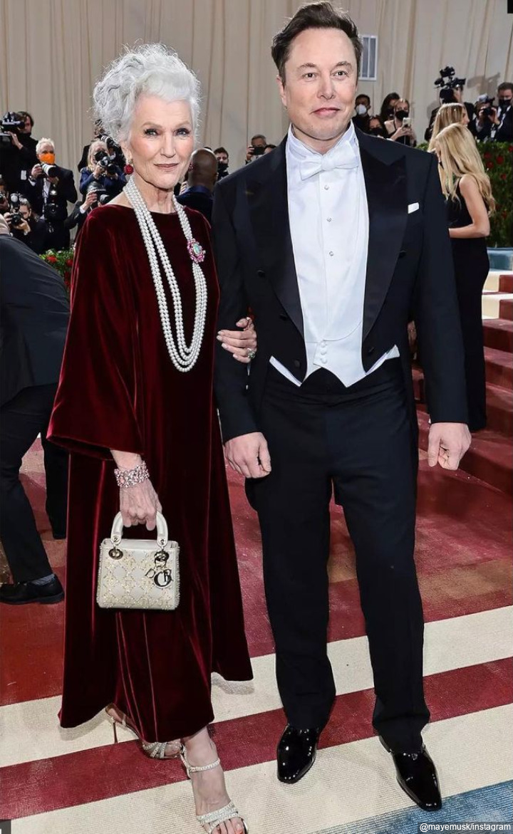 Maye Musk Gandeng Elon Musk di Met Gala