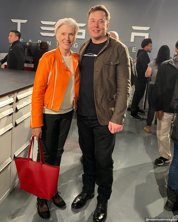 Elon Musk Dimarahi Maye Musk Karena Cuitan