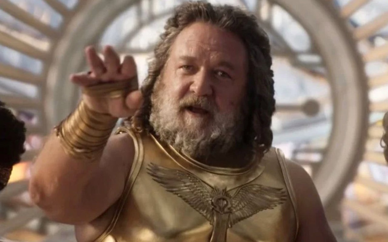 Zeus 'Thor: Love and Thunder' Russell Crowe Tuai Kritik, Fans Bandingkan dengan Versi Zack Snyder