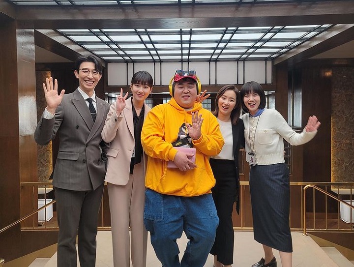 Manis Bersama Cast Drama ‘Extraordinary Attorney Woo’