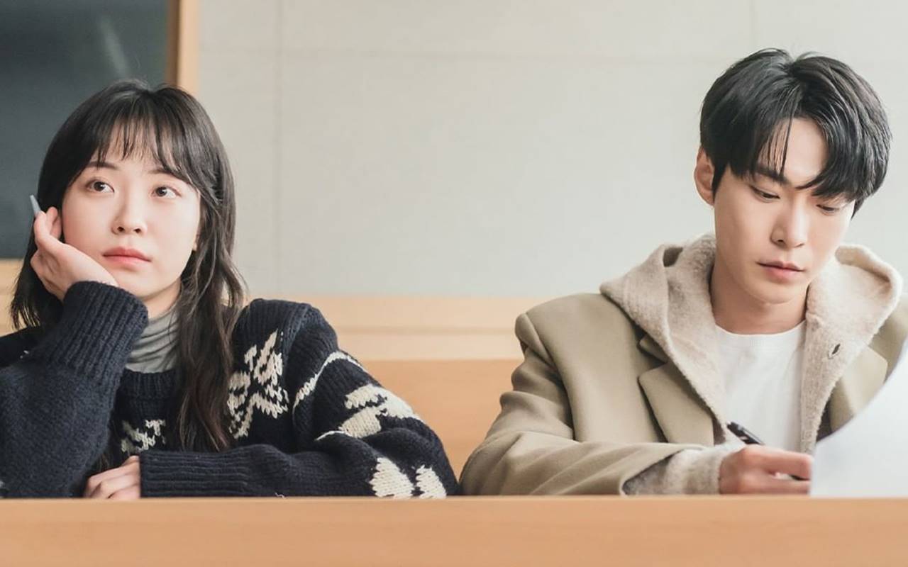 Promosi Unik, Perbedaan Tinggi Doyoung NCT-Han Ji Hyo dan Pemeran 'To X Who Doesn't Love Me' Gemas!