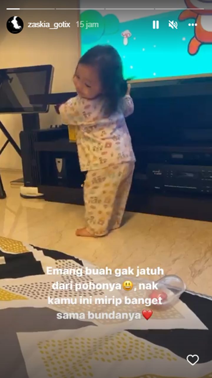 Belum Genap 2 Tahun, Zaskia Gotik Takjub Lihat Putrinya Jago Tirukan Goyangan Itik